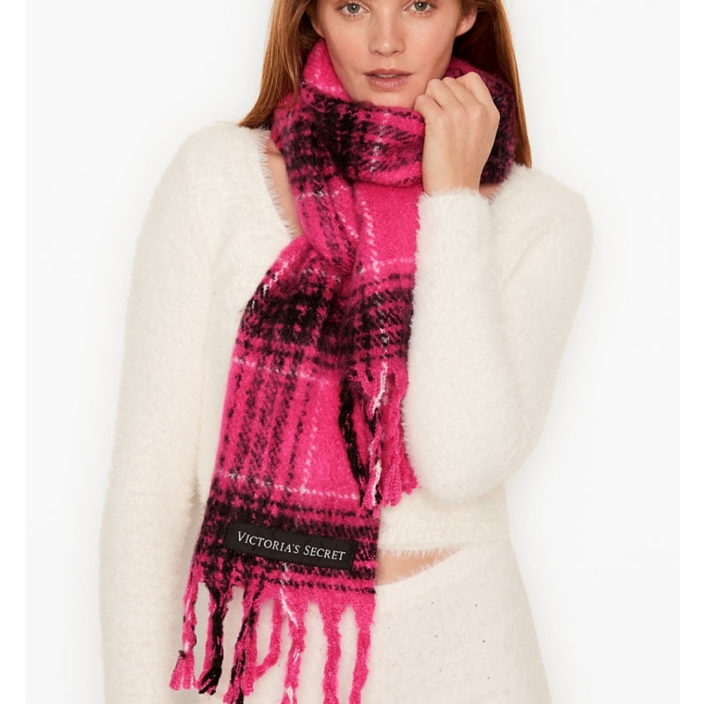 SALE! VICTORIA SECRET PLUSH PLAID SCARF